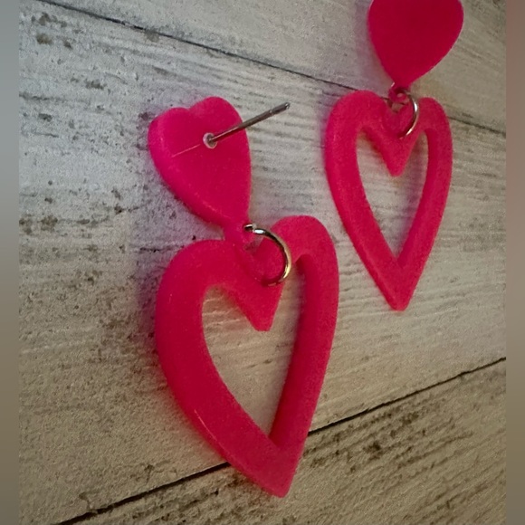 🇺🇸Barbie Pink Heart Earrings 💕 - Picture 2 of 3